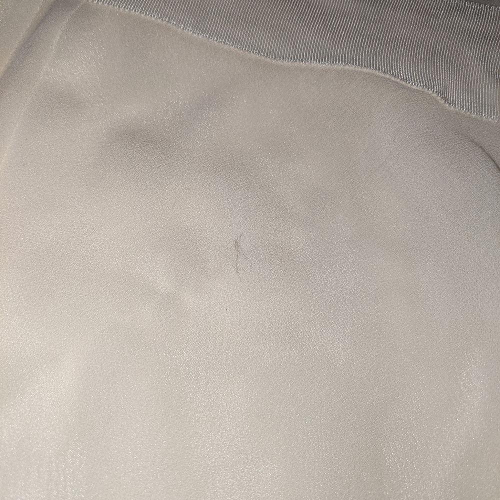 Fancy sleeveless v-neck top - Picture 3 of 15